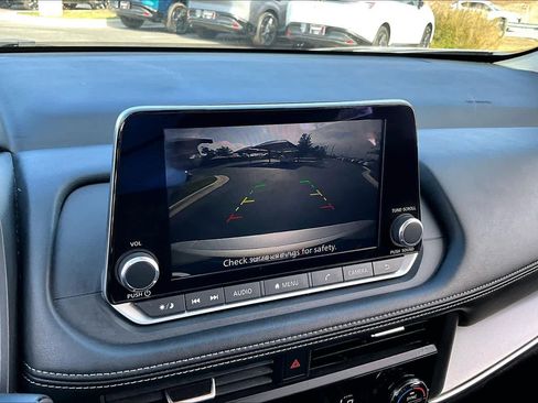 Used 2024 Nissan Rogue SV image 26