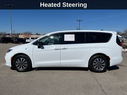 Used 2024 Chrysler Pacifica Limited