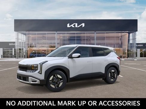 New 2027 Kia Seltos LX FWD image 3