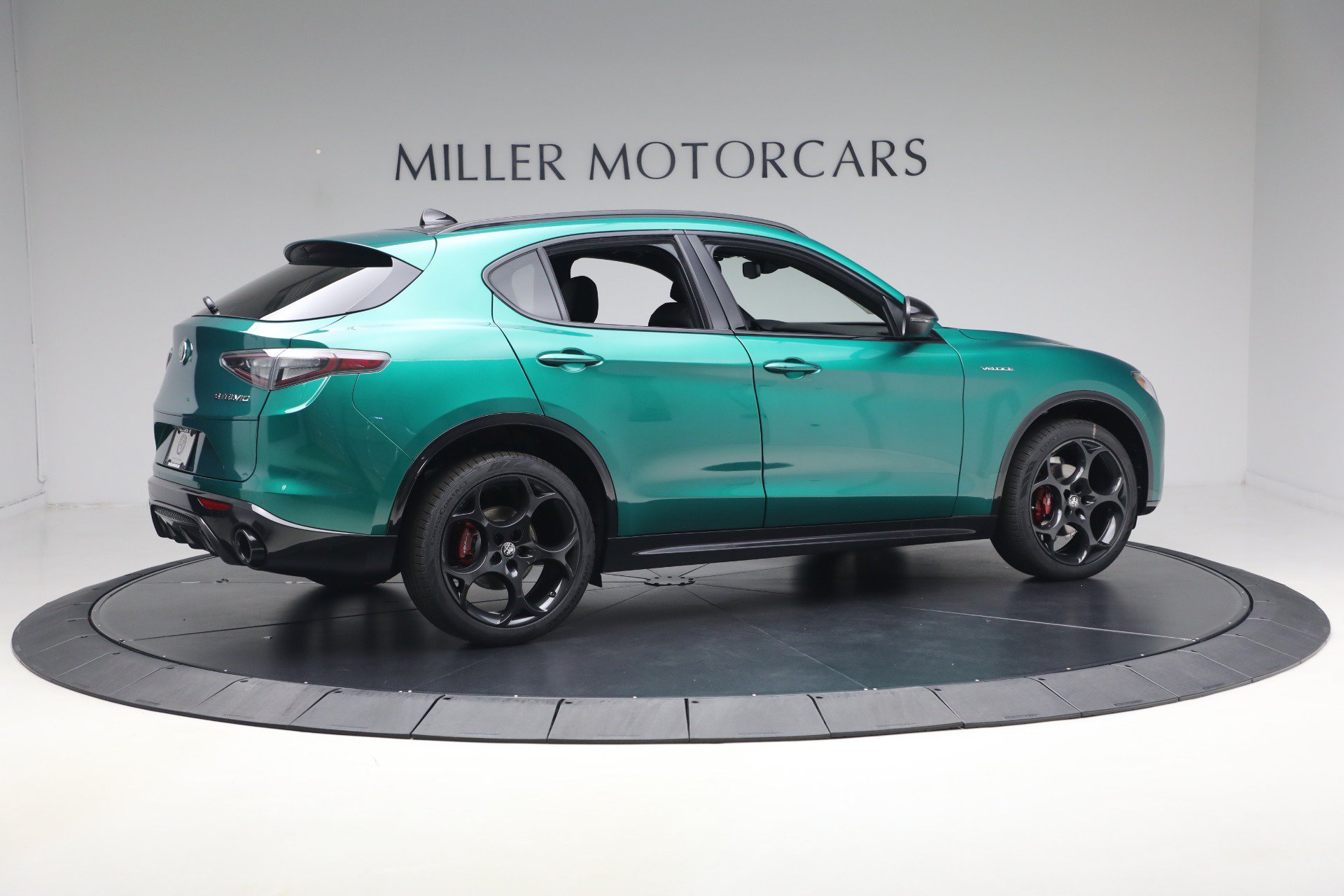New 2026 Alfa Romeo Stelvio Sprint AWD/4WD image 7