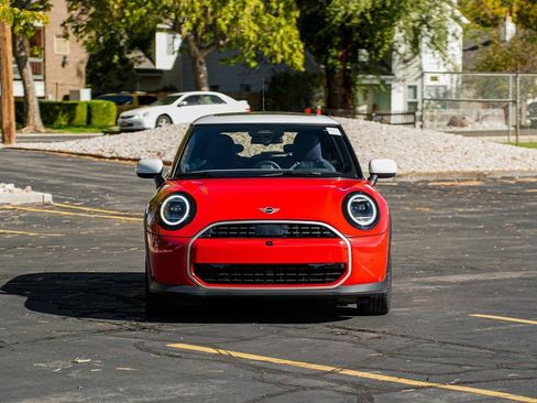 Used 2025 MINI Cooper 2-Door Hardtop image 2