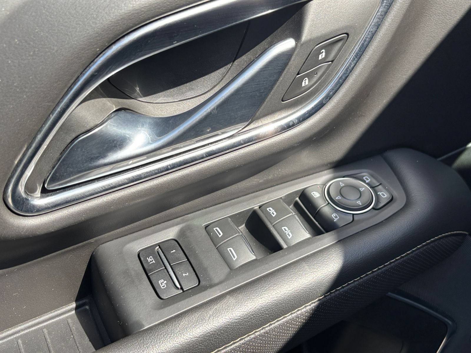 Used 2023 Chevrolet Tahoe Premier AWD/4WD image 18
