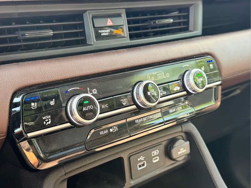 Used 2025 Honda Pilot Elite image 17