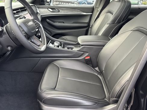 New 2025 Jeep Grand Cherokee L Limited w/ Luxury Tech Group II image 9