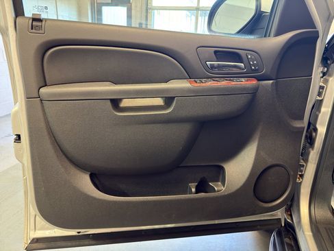 Used 2012 GMC Yukon SLT w/ SLT-2 Equipment Package AWD/4WD image 13