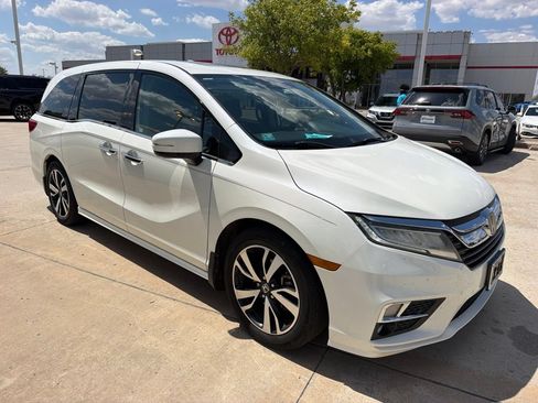 Used 2019 Honda Odyssey Elite image 3