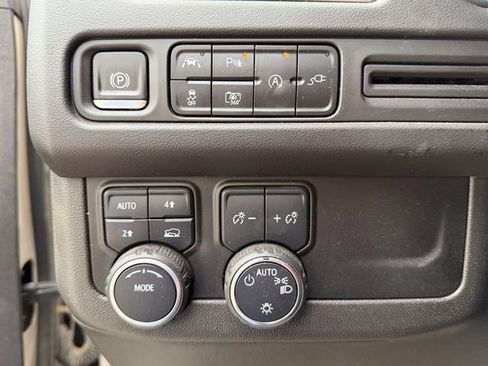Used 2022 Chevrolet Suburban RST w/ Luxury Package AWD/4WD image 9