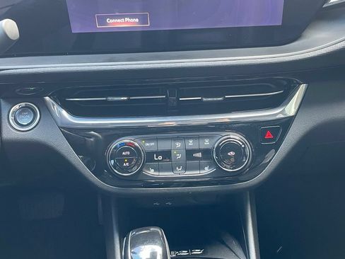 Used 2024 Buick Envista Sport Touring w/ Convenience I Package FWD image 17
