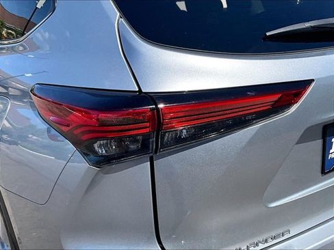 Used 2023 Toyota Highlander LE FWD image 29