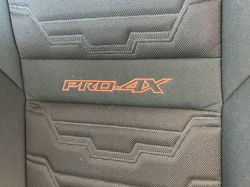 Used 2025 Nissan Frontier PRO-4X image 14