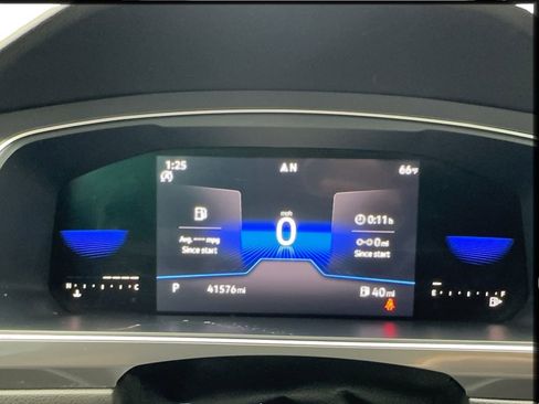 Used 2022 Volkswagen Tiguan SE w/ Panoramic Sunroof Package FWD image 43