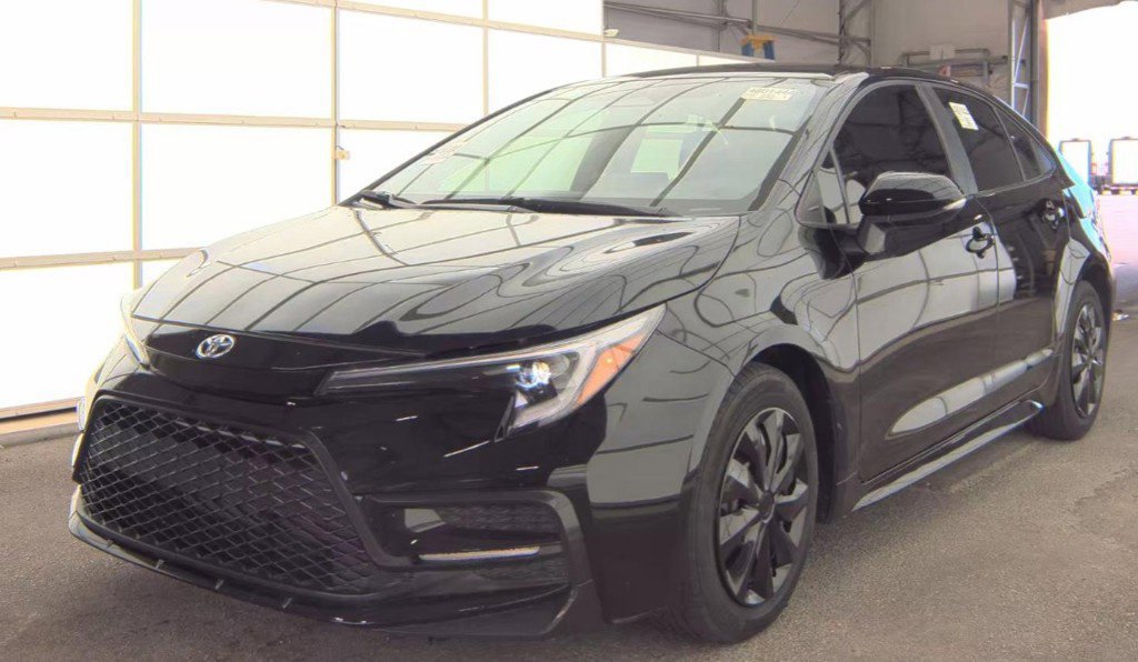 Used 2025 Toyota Corolla SE FWD image 1