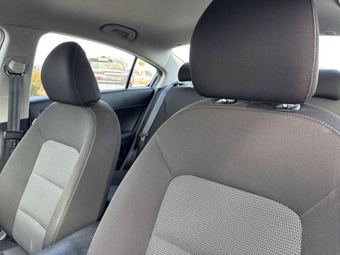 Used 2017 Kia Forte LX image 10
