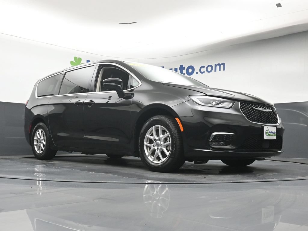 Used 2024 Chrysler Pacifica Touring-L FWD image 29