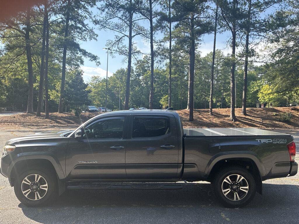 Used 2017 Toyota Tacoma TRD Sport w/ Tow Package AWD/4WD image 5