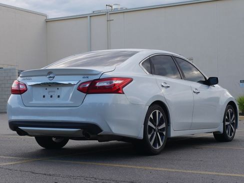 Used 2016 Nissan Altima 2.5 SR w/ LED Appearance Package FWD image 7