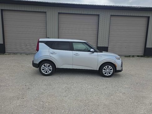 Used 2021 Kia Soul LX FWD image 2