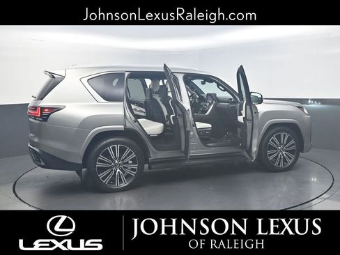 Used 2023 Lexus LX 600 4WD w/ Accessory Package (Z1) image 25