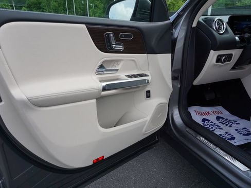 Used 2025 Mercedes-Benz GLB 250 image 17