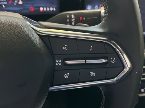 Used 2025 Chevrolet Traverse LT image 31