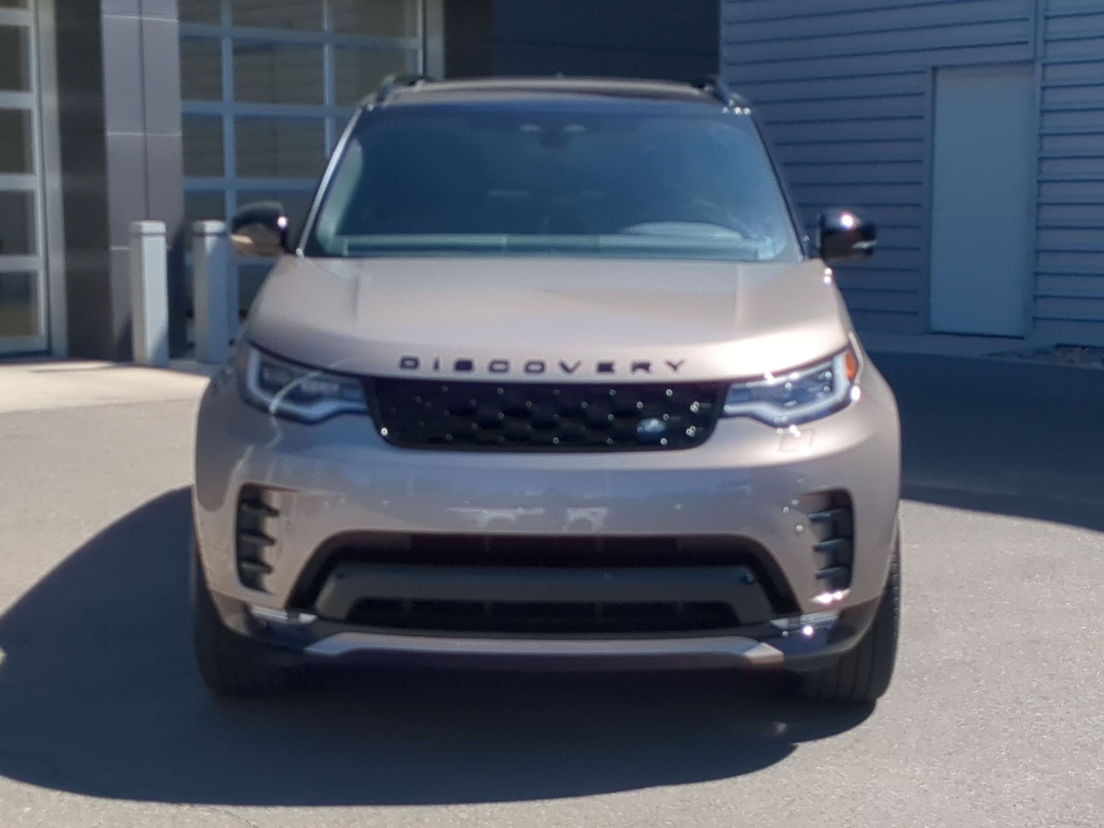 Used 2026 Land Rover Discovery Dynamic SE AWD/4WD image 2