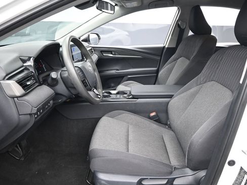 Used 2025 Toyota Camry LE FWD image 9