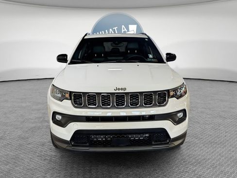 Used 2024 Jeep Compass Latitude AWD/4WD image 9