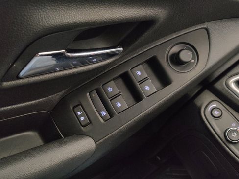 Used 2019 Chevrolet Trax LT w/ LT Convenience Package AWD/4WD image 27