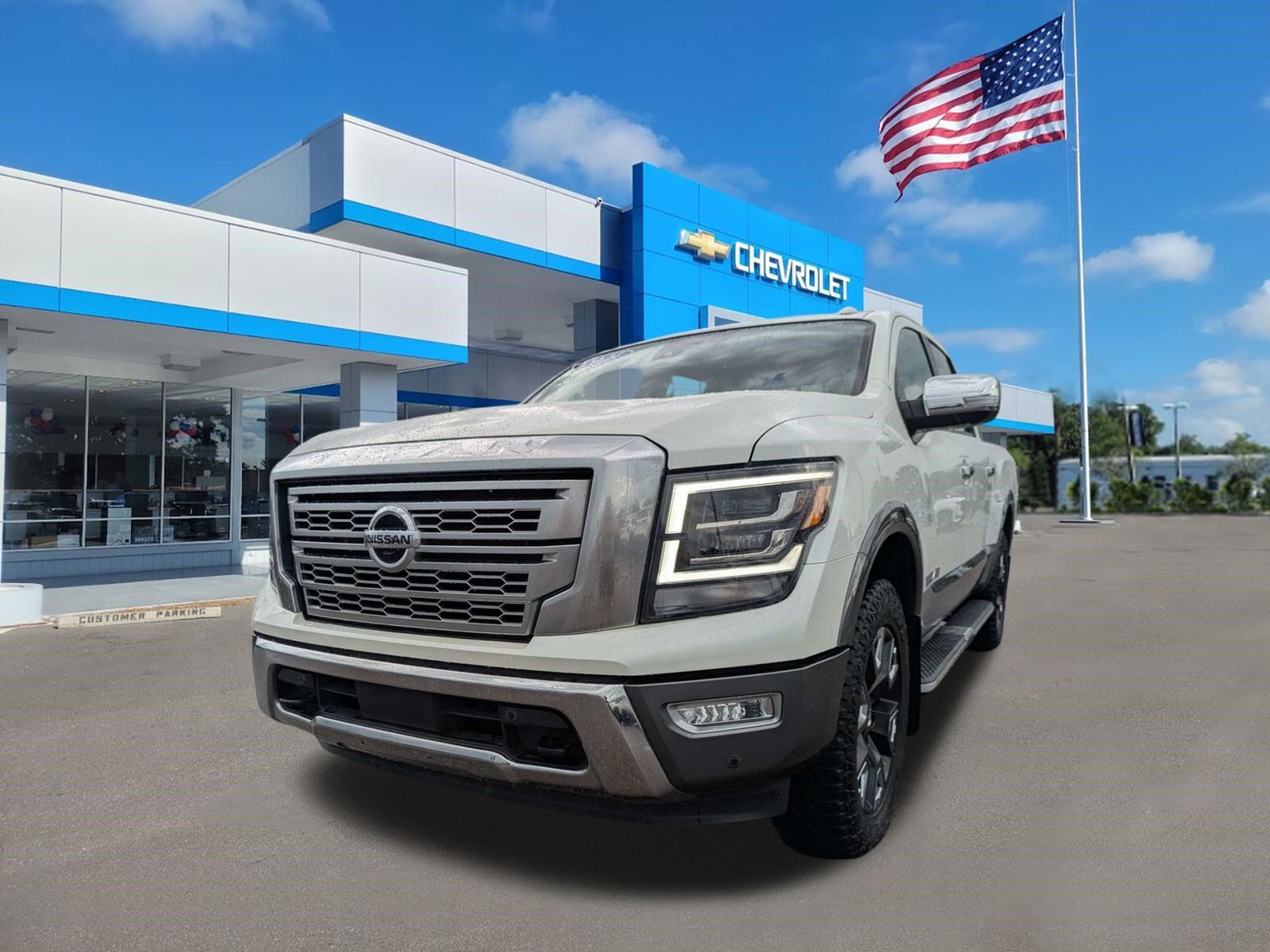 Used 2021 Nissan Titan Platinum Reserve w/ Moonroof Package AWD/4WD image 7