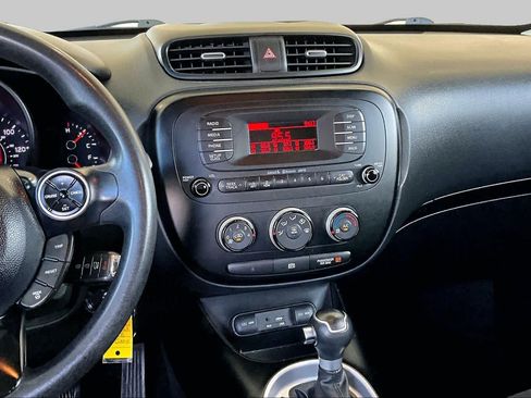 Used 2015 Kia Soul FWD image 6