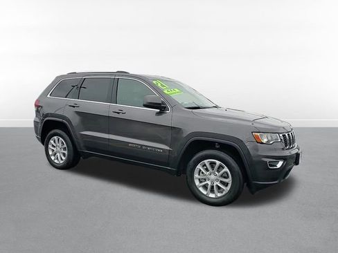 Used 2021 Jeep Grand Cherokee Laredo image 3