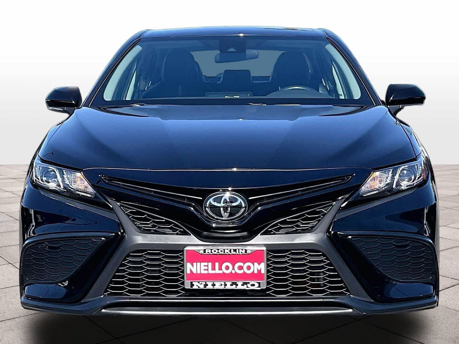 Used 2024 Toyota Camry SE FWD image 5