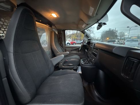 Used 2021 GMC Savana 2500 w/ Driver Convenience Package image 27