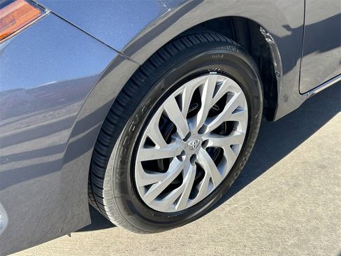 Used 2019 Toyota Corolla L image 9