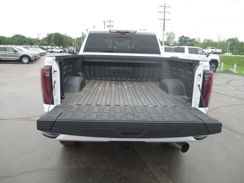 Used 2025 GMC Sierra 2500 AT4 w/ AT4 Premium Plus Package AWD/4WD image 8