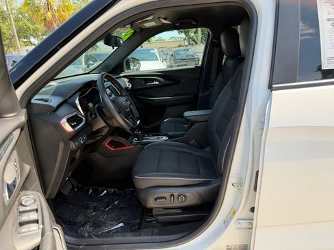 Used 2023 Chevrolet TrailBlazer RS FWD image 16