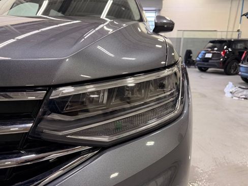 Used 2023 Volkswagen Tiguan SE w/ Panoramic Sunroof Package AWD/4WD image 9