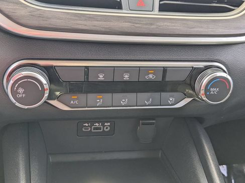 Used 2025 Nissan Altima 2.5 SV AWD/4WD image 19