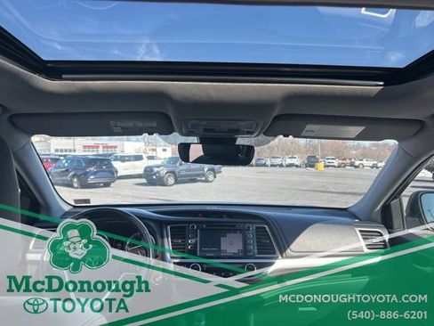 Used 2018 Toyota Highlander XLE image 12