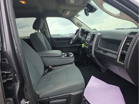 Used 2018 RAM 1500 Express AWD/4WD image 17