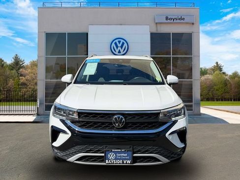 Certified 2023 Volkswagen Taos SE w/ Panoramic Sunroof Package AWD/4WD image 2