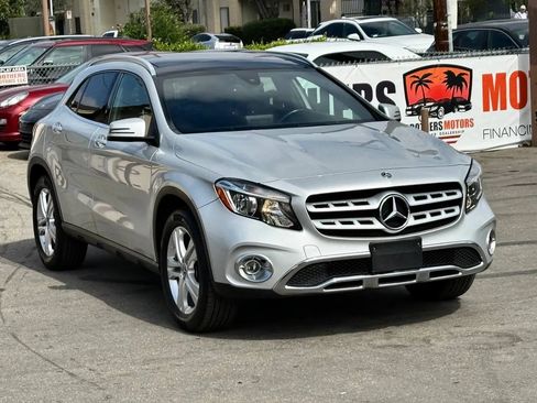 Used 2018 Mercedes-Benz GLA 250 w/ Premium Package image 2