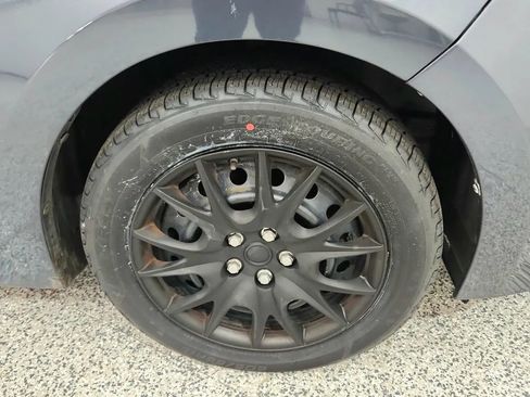 Used 2015 Toyota Corolla LE image 13