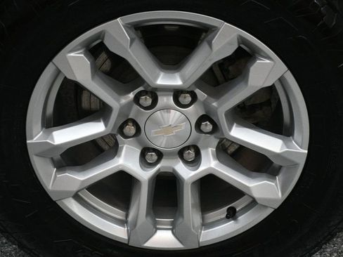 Used 2023 Chevrolet Silverado 1500 LT AWD/4WD image 19