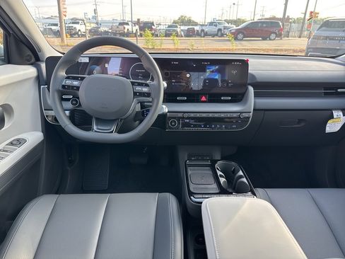 New 2025 Hyundai Ioniq 5 SEL image 18