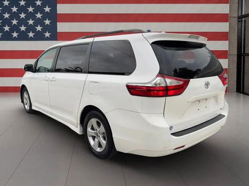 Used 2018 Toyota Sienna LE image 7