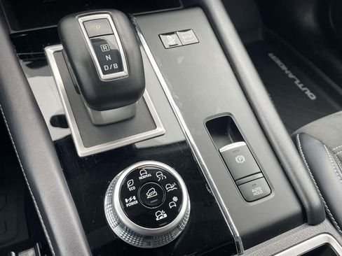 Used 2024 Mitsubishi Outlander SEL image 24