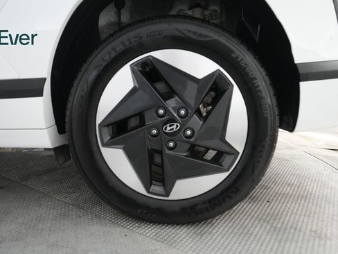 Used 2025 Hyundai Kona SEL FWD image 9