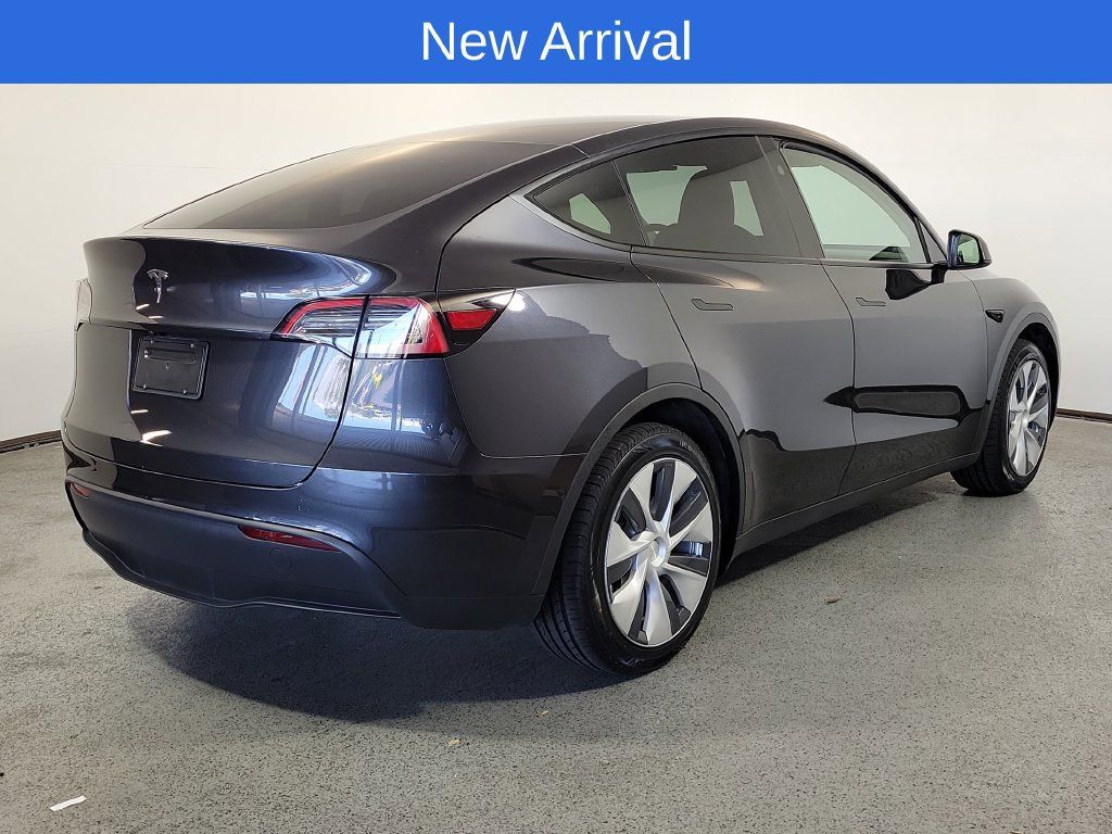 Used 2024 Tesla Model Y 2WD image 6