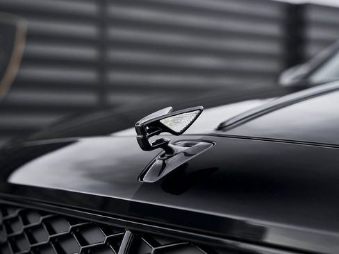 Used 2025 Bentley Flying Spur Plug-In Hybrid image 8